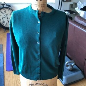 A classic 1950s staple: the sweater